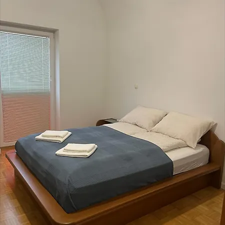 Apartma Drapsinova - 采列