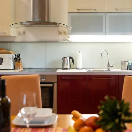 Apartma Drapsinova - *